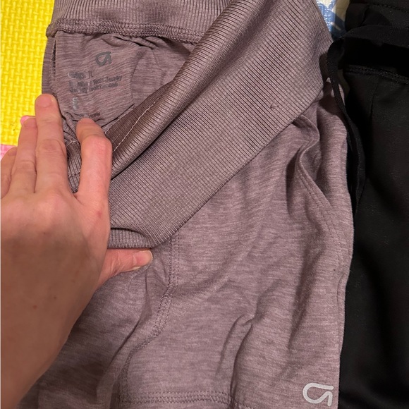 Collection/lot of name brand joggers (including Roots, adidas, Gap, and more) - Picture 4 of 7